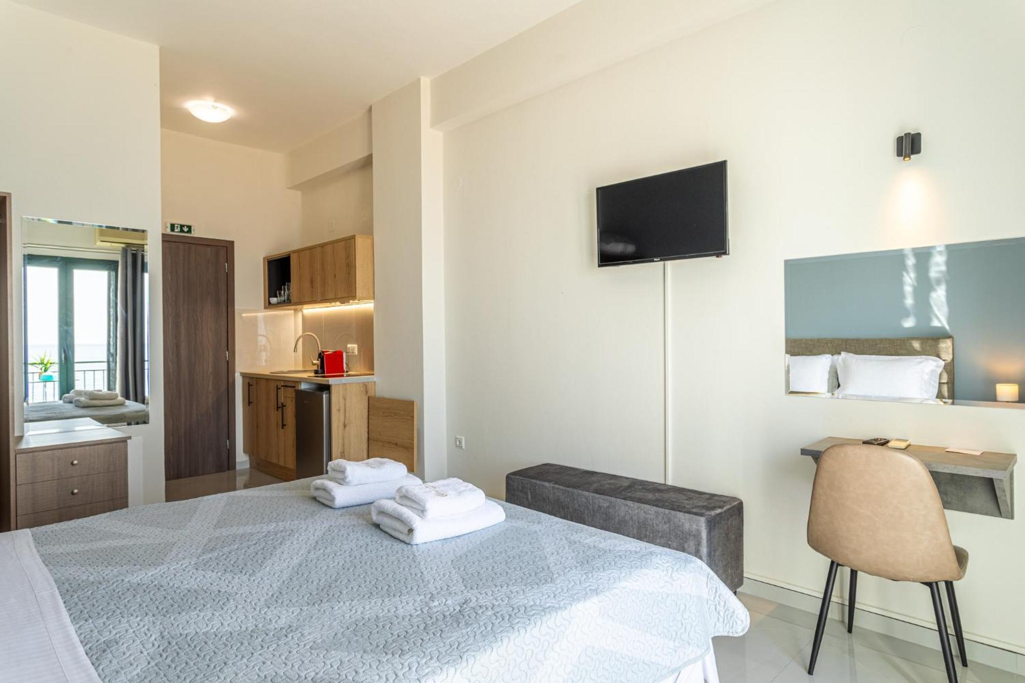 Marina Aparthotel Kardamyli Exterior photo